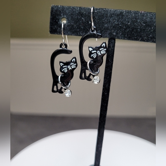 Metal Black Cat Dangle Earrings - Picture 3 of 9
